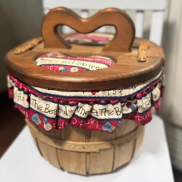Vintage Sewing Bushel Basket Split Lid Floral Patriotic Theme - Picture 16 of 16